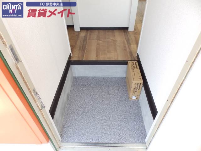 玄関　別部屋写真です