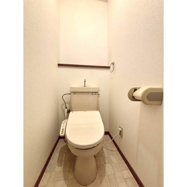 トイレ　ウォシュレット付き