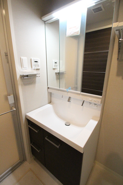 洗面設備　※同じ間取りの別室の参考写真です。