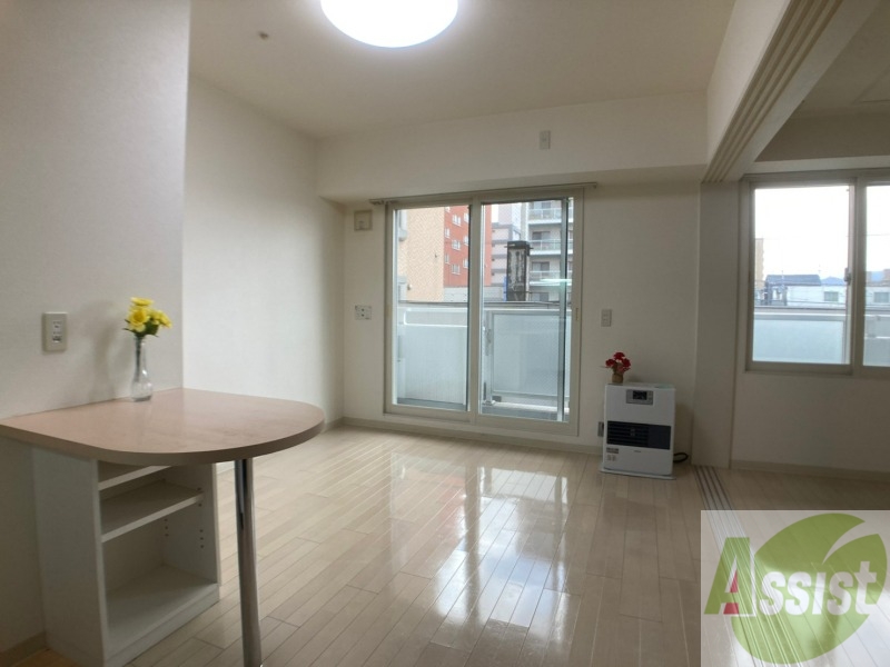 居室・リビング　広くてキレイなお部屋が広がっていて、充実した生活が送れそう。