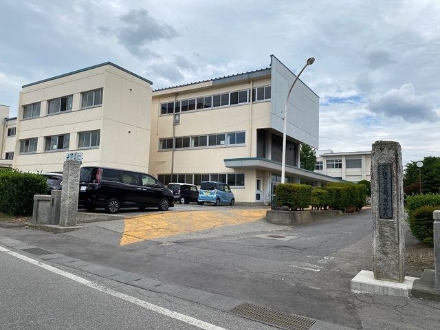 小学校　小諸市立美南ヶ丘小学校（小学校）まで290m