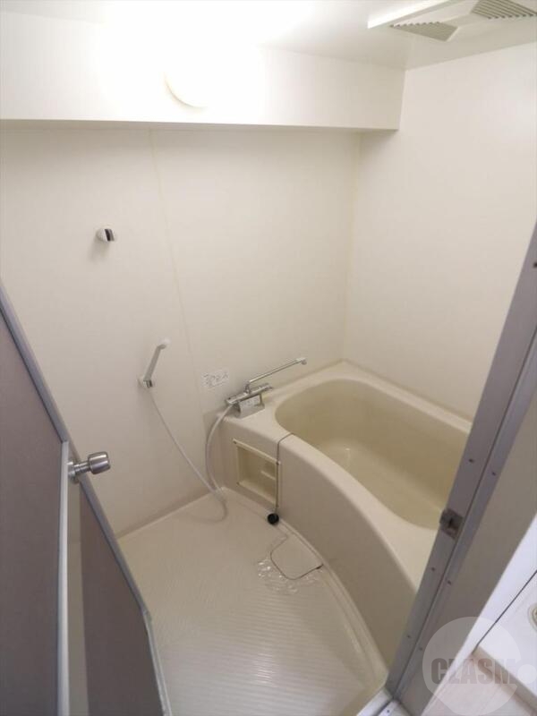 バス・シャワールーム　清潔感のあるバスルーム