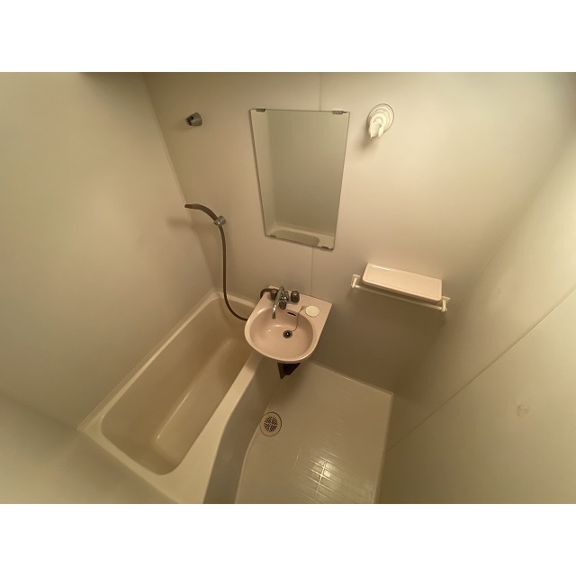 バス・シャワールーム　落ち着いた空間のお風呂です