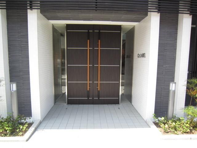 エントランス　重厚感あふれるエントランス