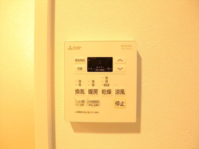 その他設備　浴室暖房乾燥機付き