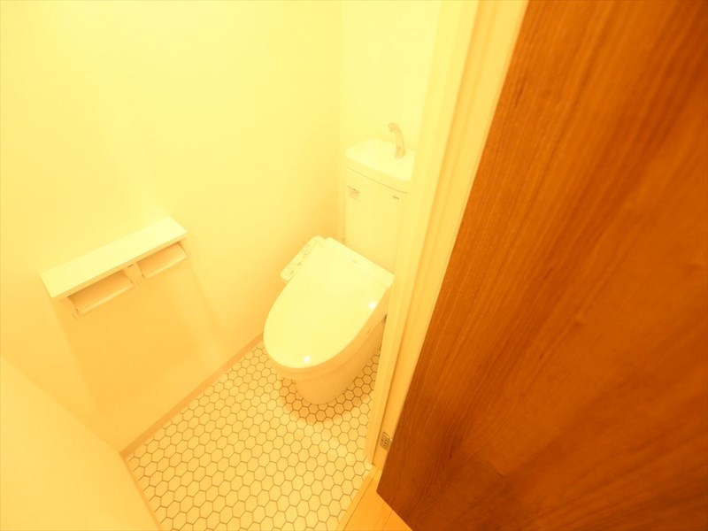 トイレ　温水洗浄暖房便座付トイレ