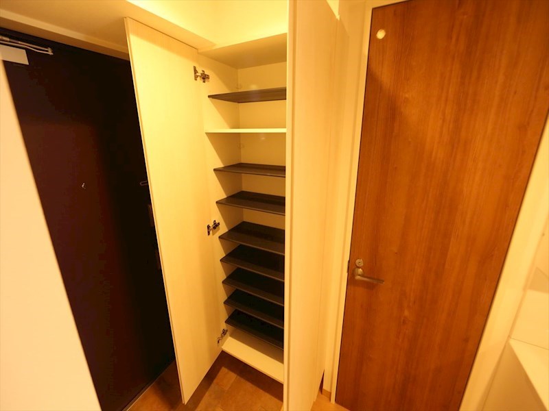 収納　玄関　シューズボックス付（収納充実してます）