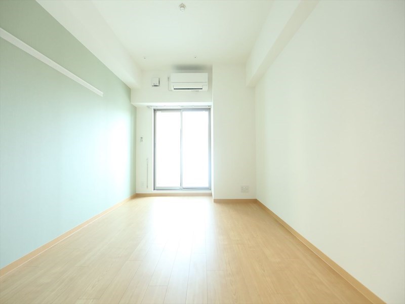 バルコニー　洋室7.9帖　エアコン完備　バルコニー