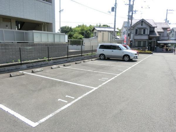 駐車場　敷地内駐車場！