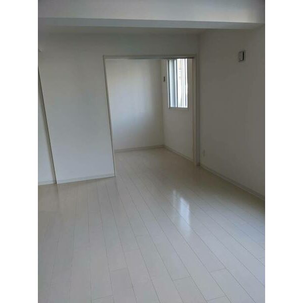 その他部屋・スペース　大きな窓があり陽当たり良好なお部屋です♪