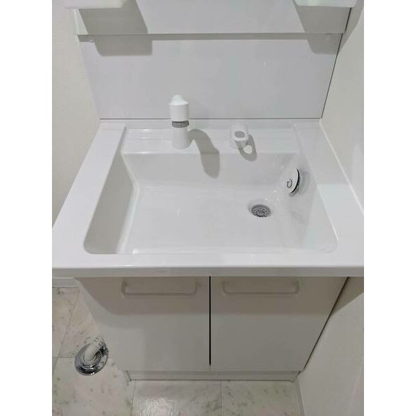 洗面設備　忙しい朝にうれしいシャンプードレッサー付きです♪