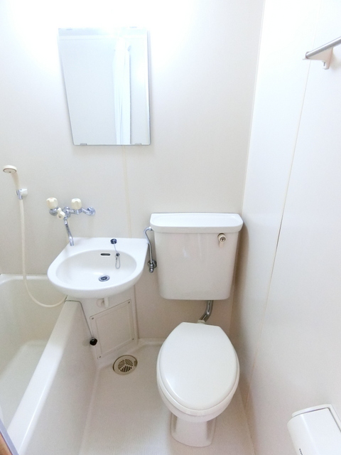 バス・シャワールーム　ユニットバスでお掃除らくらく☆浴室内に洗面台・トイレ付きです