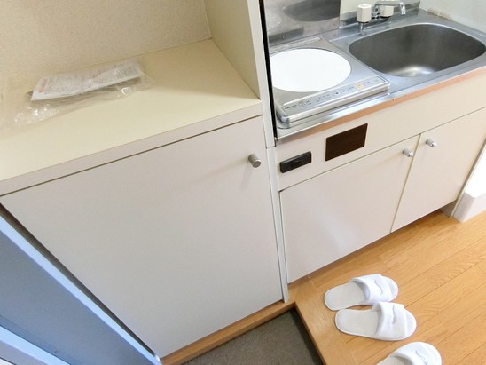 玄関　シューズボックス付きで玄関すっきり片付きます！上に写真やかわ