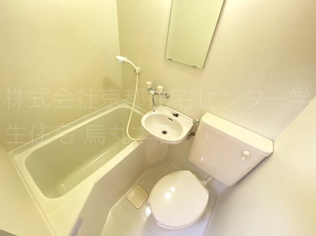 バス・シャワールーム　同物件同タイプの写真です。