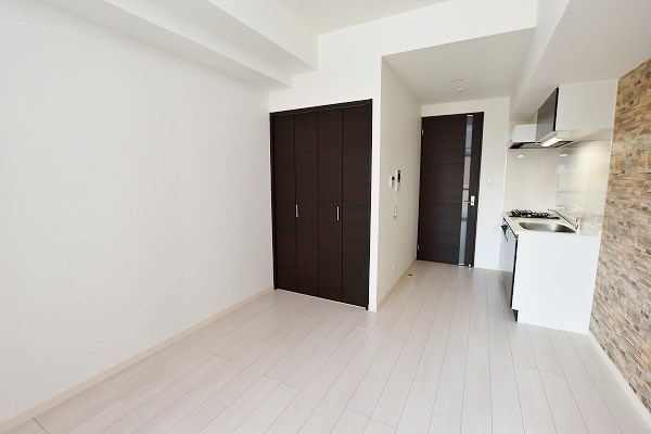 居室・リビング　★洋室8.3帖★