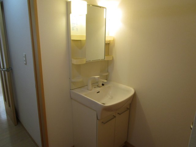 洗面設備　独立洗面化粧台付き