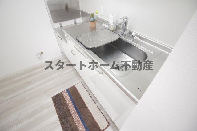 キッチン　コンパクトなキッチンで掃除もラクラク