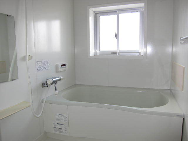 バス・シャワールーム　窓のあるバスルーム