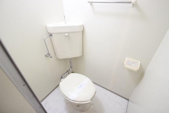 トイレ　※掲載写真は同マンション別部屋参考写真となります。