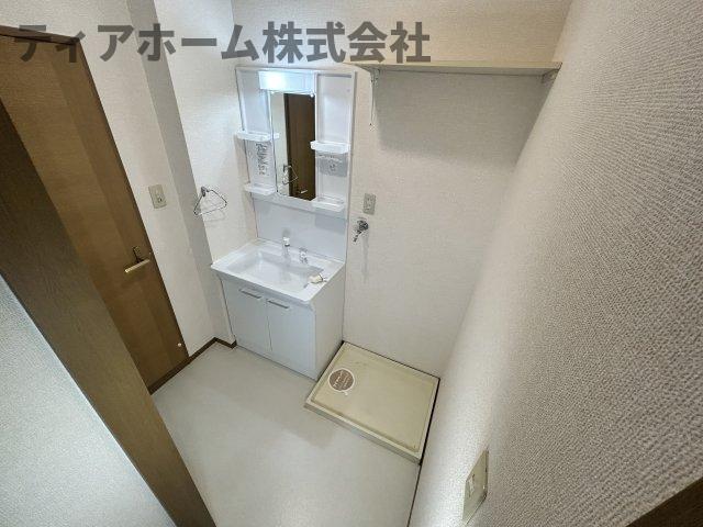洗面設備　ゆったりとスペースのある洗面所