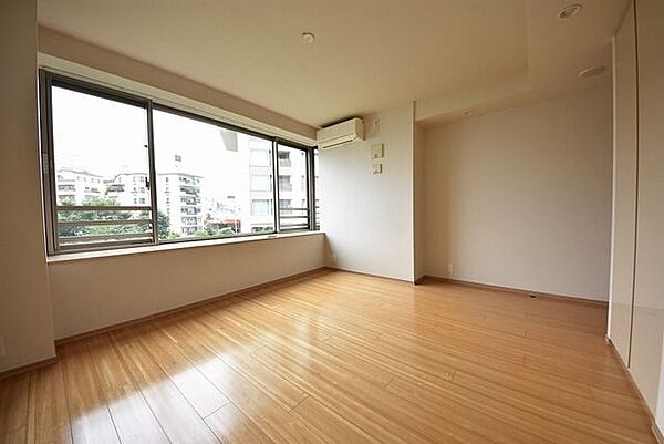 居室・リビング　※別部屋の参考写真です。