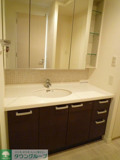 洗面設備　Eタイプ2010年2月撮影 同タイプ208号室の写真です。