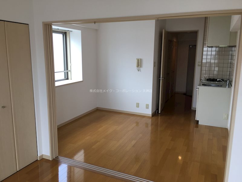 居室・リビング　同物件他部屋の参考写真となります。実際のお部屋は出窓ございま