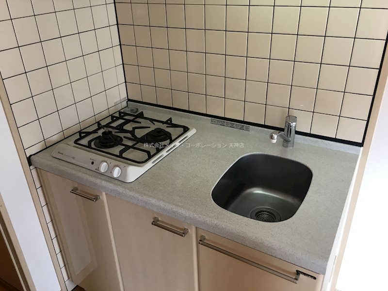 キッチン　同物件他部屋の参考写真となります。