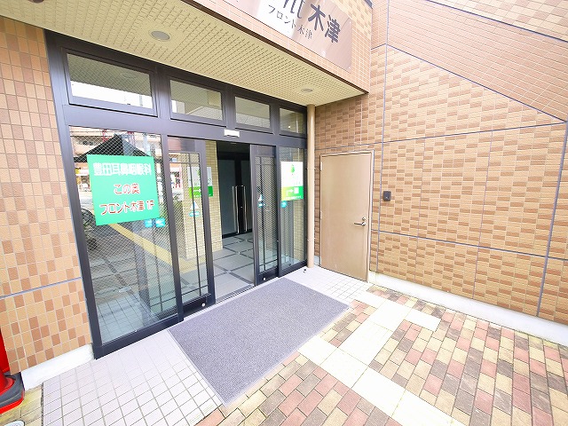 エントランス　落ち着いたエントランスです