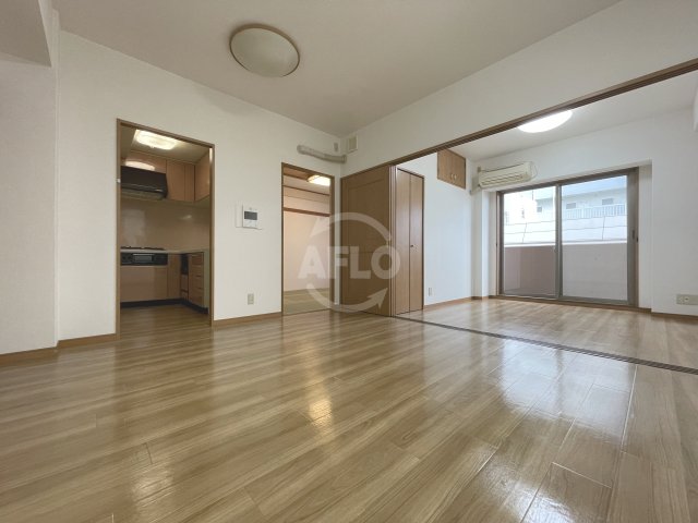 居室・リビング　ビューネなんば　リビング