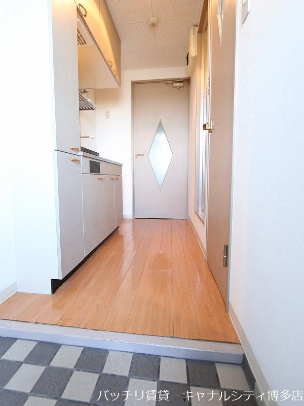 玄関　※同型タイプの為現状優先