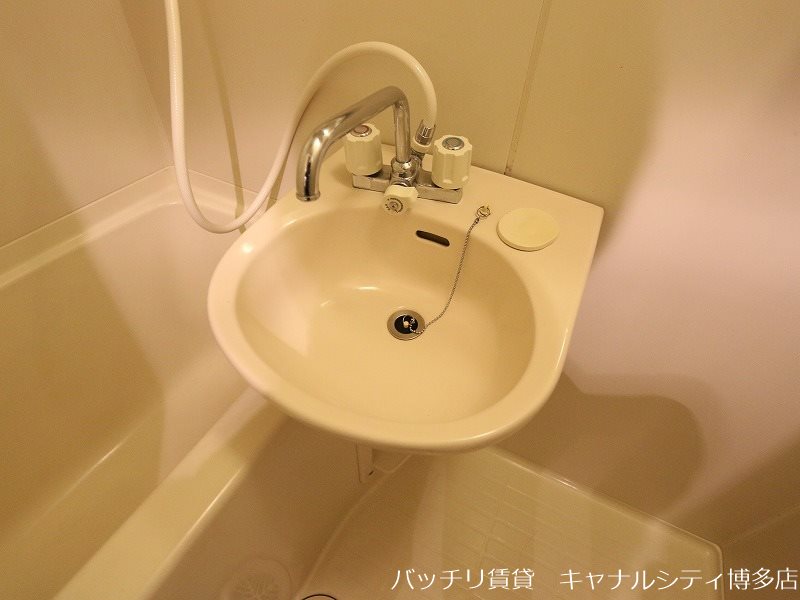 洗面設備　※同型タイプの為現状優先