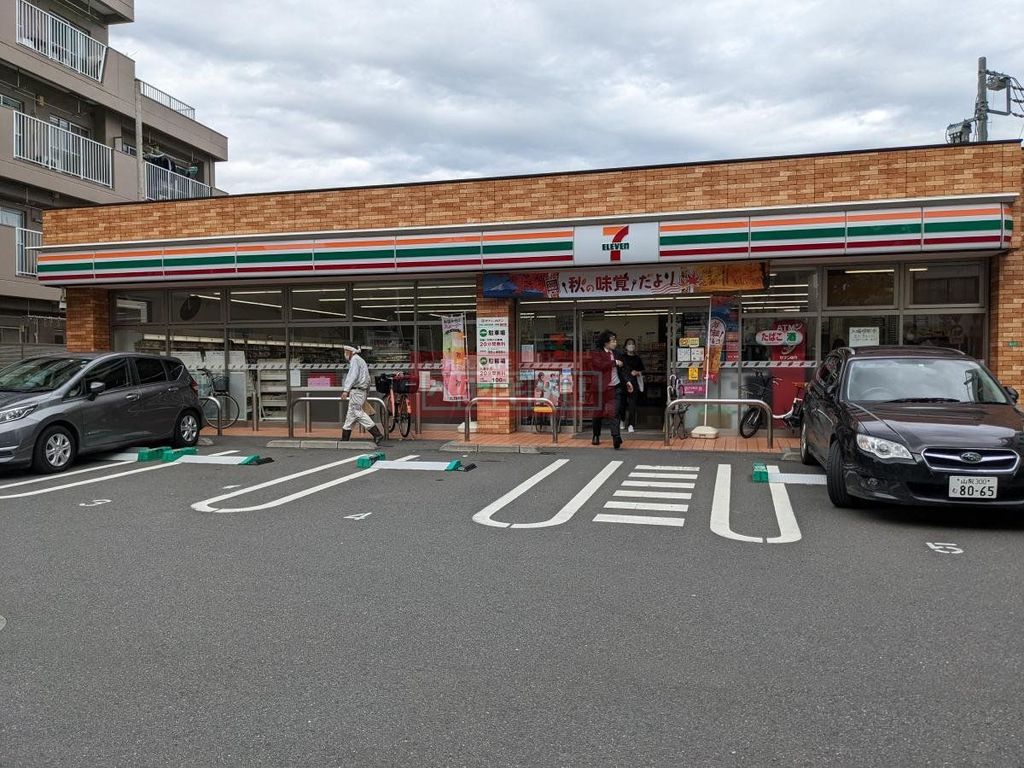 コンビニ　セブンイレブン中野坂上駅西店（コンビニ）まで290m