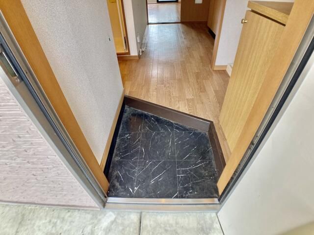玄関　写真は別の部屋のものです。