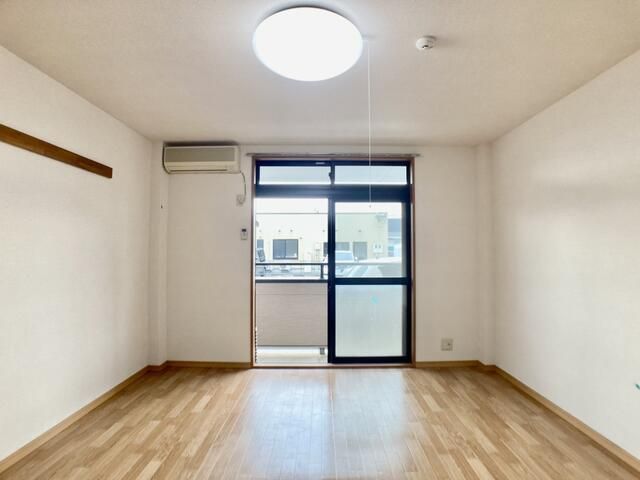 居室・リビング　写真は別の部屋のものです。