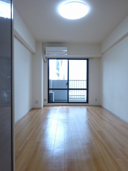 居室・リビング　ゆったり過ごせる居間です