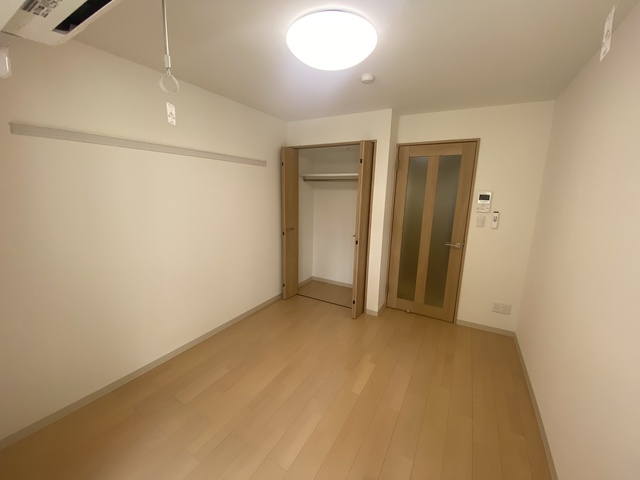 居室・リビング　※反転写真となります