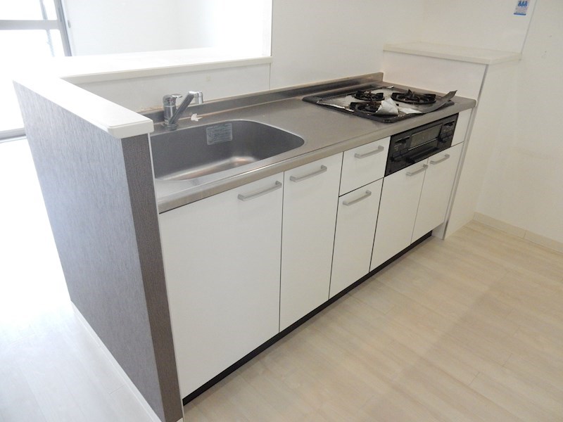 キッチン　カウンターシステムキッチン３口ガスコンロ