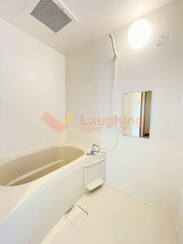 バス・シャワールーム　コンパクトで使いやすいお風呂です