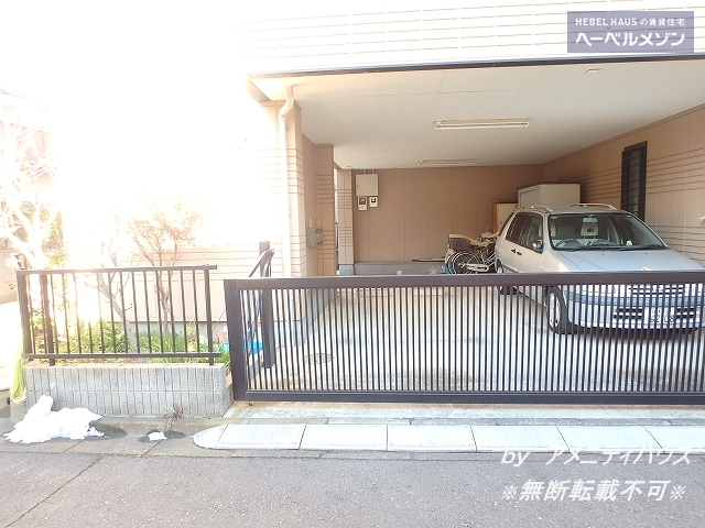 駐車場　●前面道路が狭いため　小型車位でお考え下さい。。。