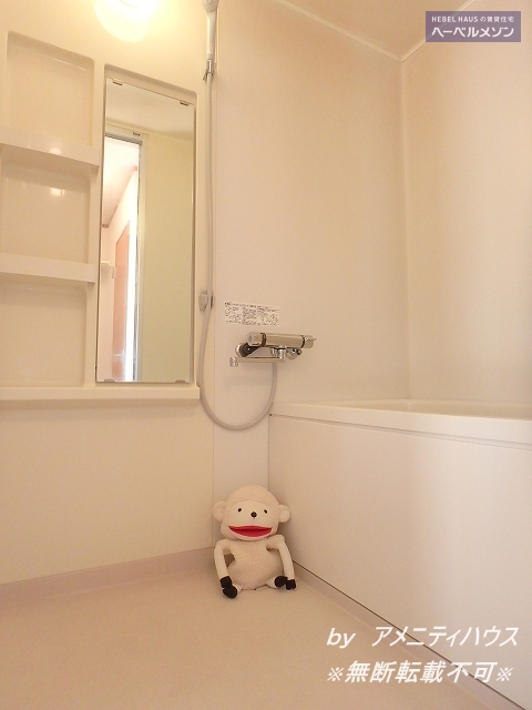 バス・シャワールーム　●シンプルなバスルーム。