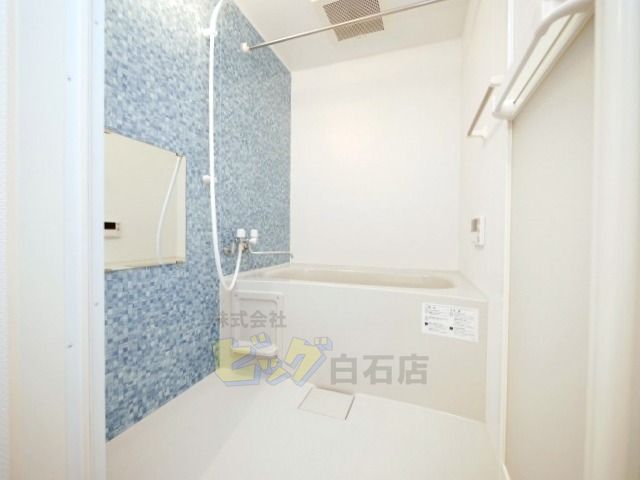 バス・シャワールーム　広々タイプのお風呂です♪