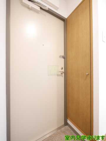 玄関　別部屋の画像になります。