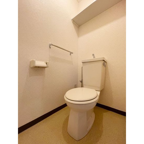 トイレ　※同間取別部屋写真。現状優先。