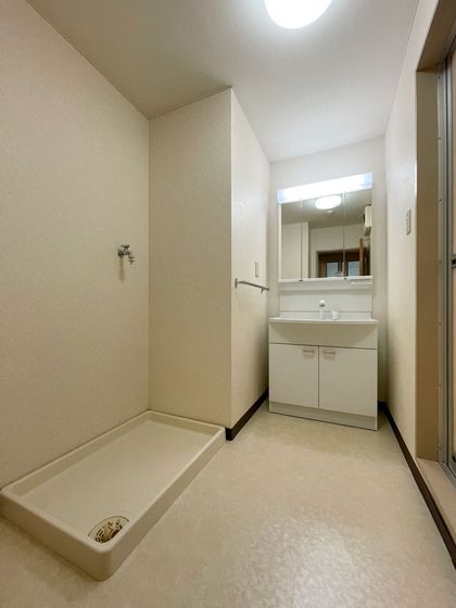 洗面設備　※同間取別部屋写真。現状優先。