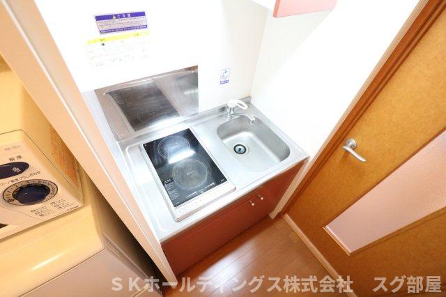 キッチン　お掃除らくらくの２口ラジエントヒーターを採用