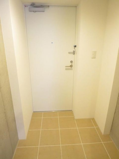 玄関　同マンション別部屋参照。