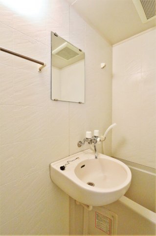 洗面設備　参考写真（同物件別部屋）