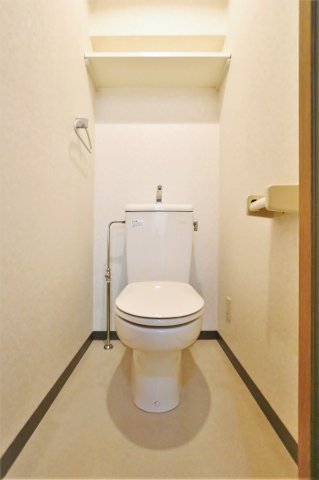 トイレ　参考写真（同物件別部屋）