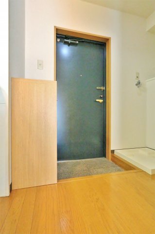 玄関　参考写真（同物件別部屋）